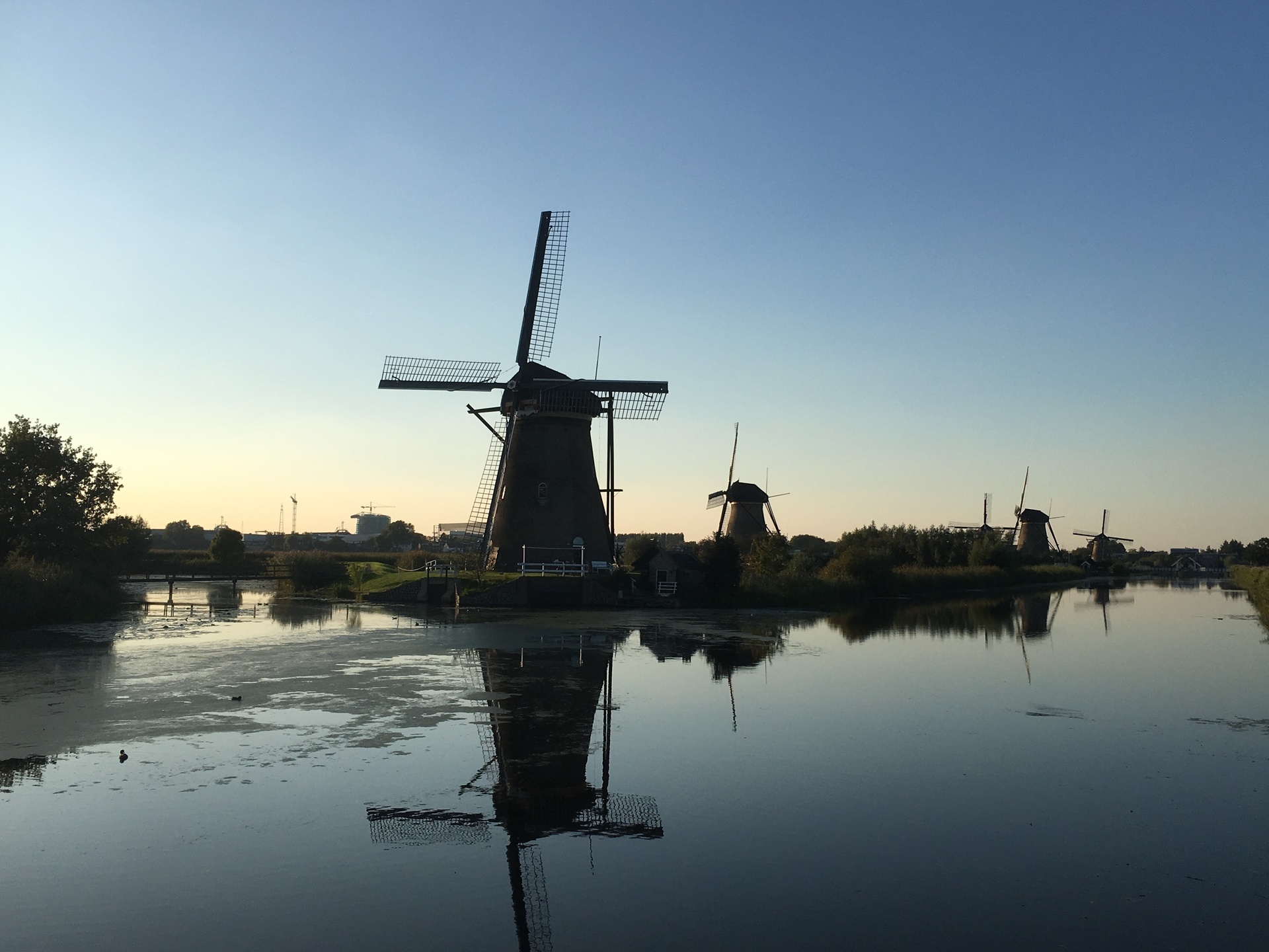 オランダの世界遺産 風車群がそのまま残るキンデルダイク オランダに住むとこうなる