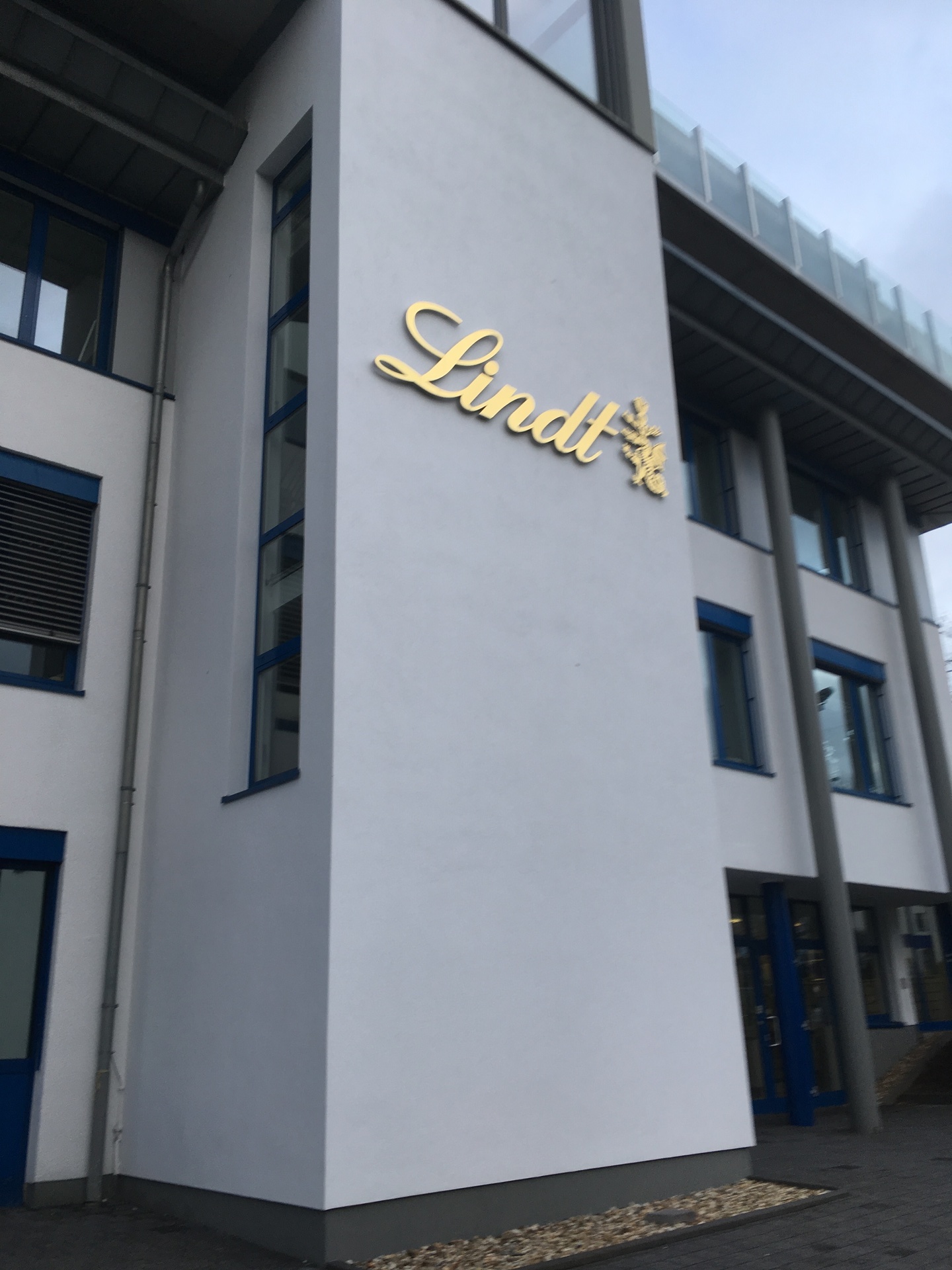 ドイツ アーヘンのリンツ工場でチョコを買う Factory Sales Lindt Sprungli Gmbh オランダに住むとこうなる